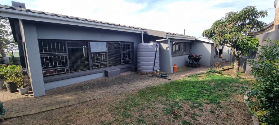 4 Bedroom Property for Sale in Mossel Bay Central Western Cape